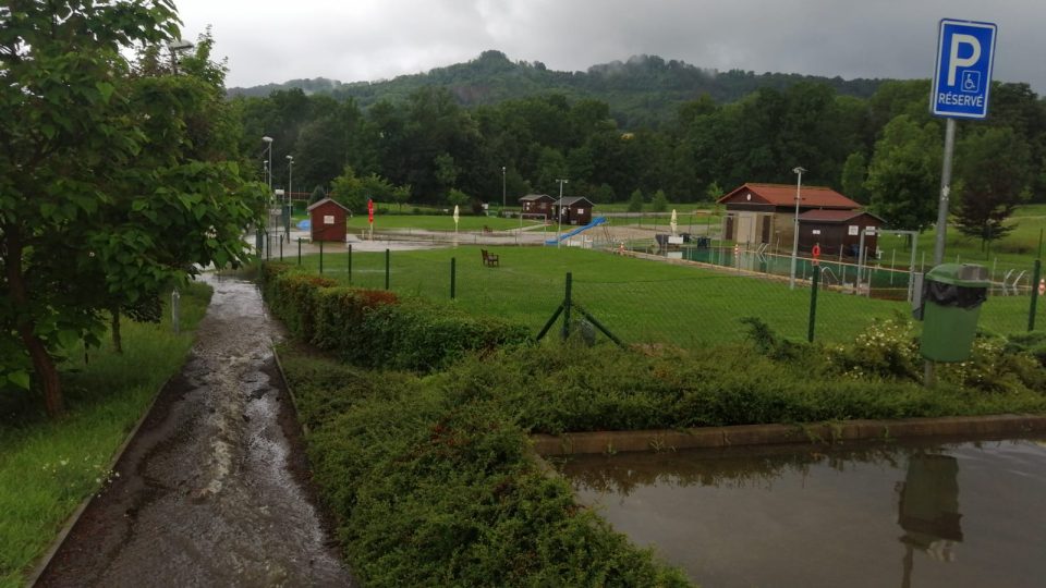 Voda v Děčíně - Malšovicích zaplavila místní koupaliště