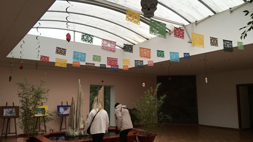 Botanická zahrada v Teplicích je vyzdobená ve stylu mexického svátku mrtvých