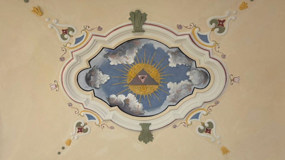 Chřibská dokončuje záchranu jedné ze dvou chodeb ambitu v areálu kostela sv. Jiří | foto: Daniela Pilařová, Český rozhlas Chřibská dokončuje záchranu jedné ze dvou chodeb ambitu v areálu kostela sv. Jiří