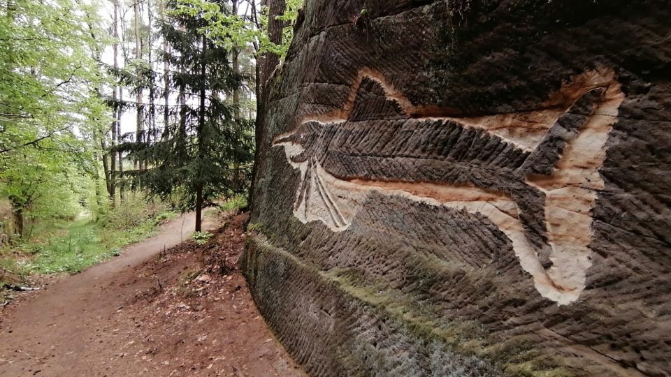 Stezka „Sochy ve skalách“ v Brništi