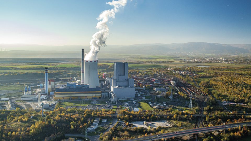 Tepelná elektrárna Ledvice vyríbí nejen elektřinu, ale i teplo, které dodává především do Bíliny a Teplic. V roce 2018 byla na vrcholu kotelny nového bloku elektrárny otevřena ve 144 metrech vyhlídka, která je nejvyšší rozhlednou v Česku