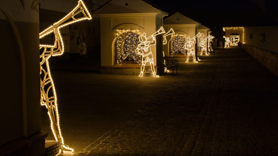 Severní terasu obsadili zářící trubadúři