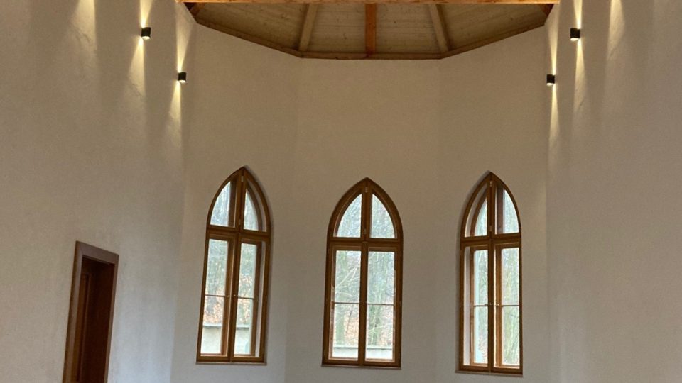Kaple na hřbitově v Krásném Březně se dočkala opravy – díky nadšencům