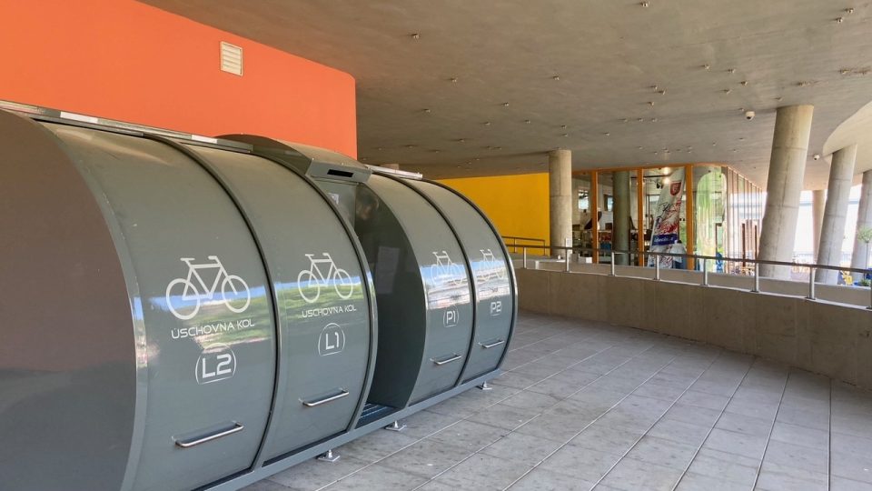 Cyklisté v Děčíně mají nově k dispozici cyklohub