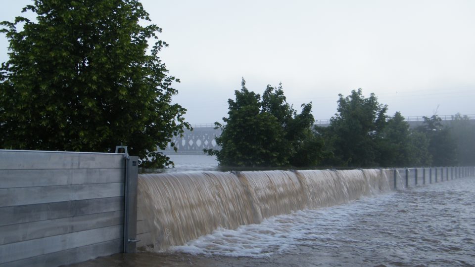 Střekovské nábřeží při povodni v roce 2013