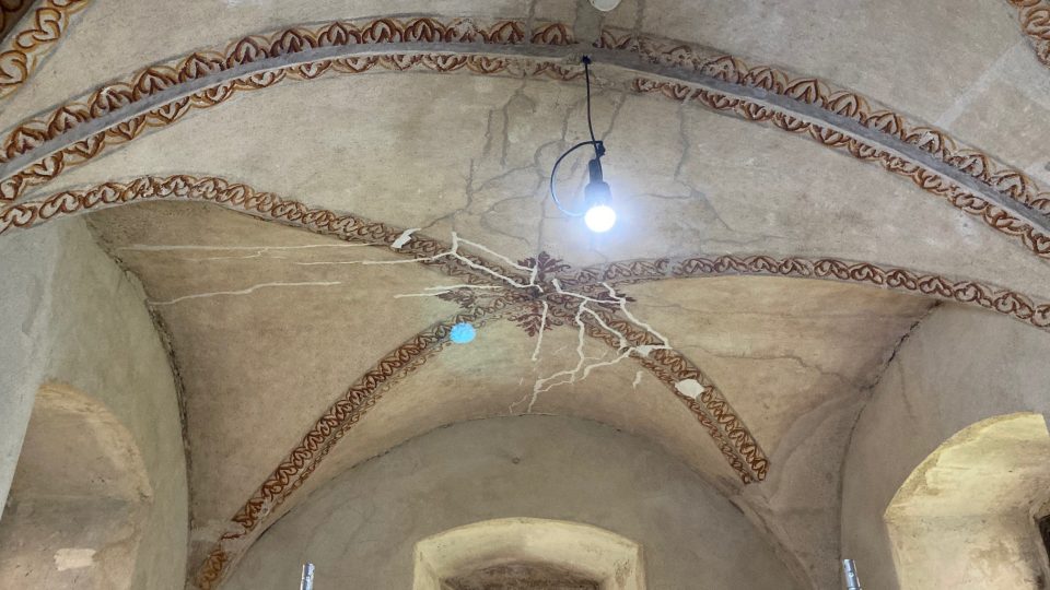Zámek v Benešově nad Ploučnicí odkryl jedno ze svých tajemství – ruční výmalbu stropu ze 16. století