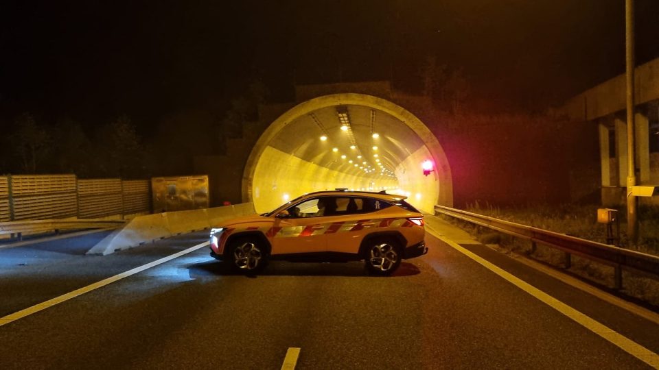 Kvůli bezpečnostním zkouškám byla v noci zhruba pět hodin uzavřená dálnice D8 u hranic s Německem