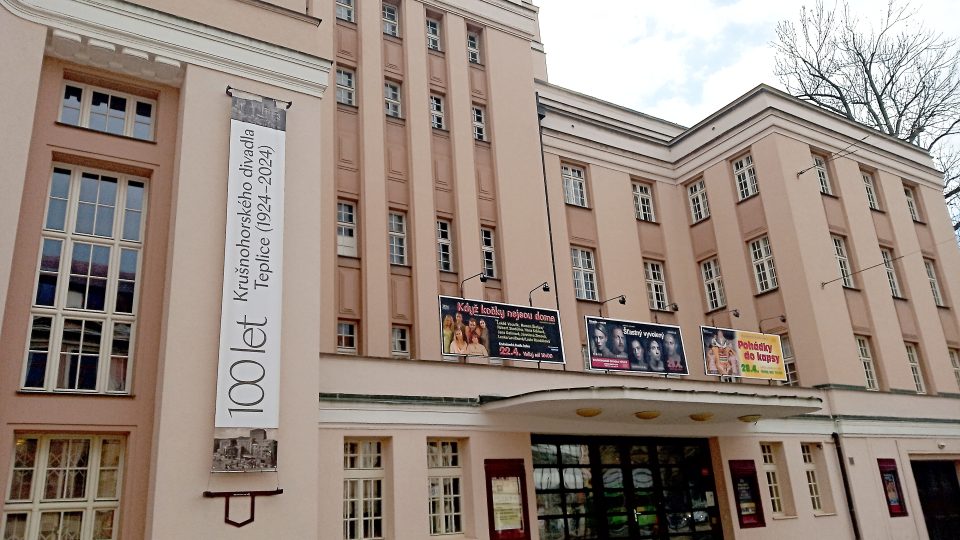 Budovu postavilo město a divadelní provoz zahájila 20. dubna 1924 Wagnerova opera Mistři pěvci norimberští