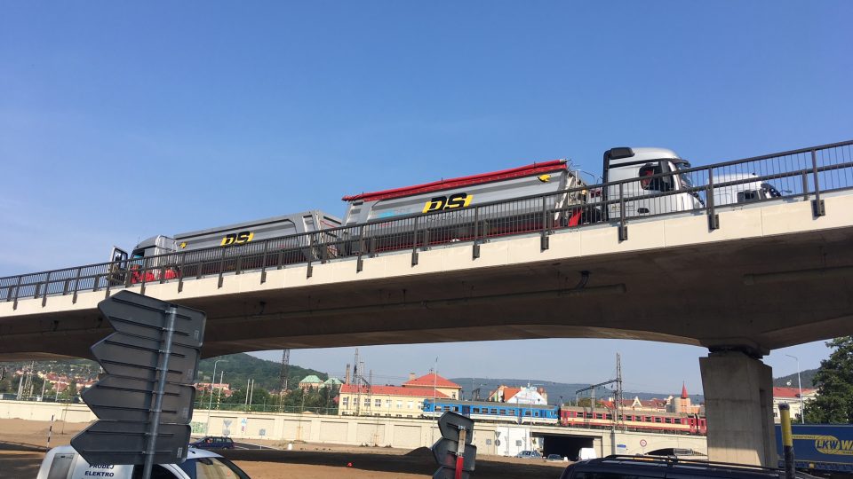 Specialisté testují nové mostní konstrukce na Vilsnické spojce v Děčíně