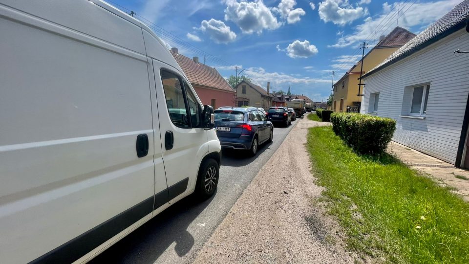Obyvatelé Staňkovic si zvykají na nárůst dopravy