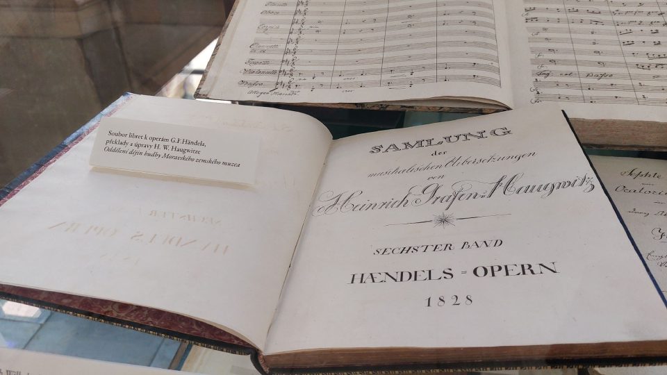 K vidění jsou notové zápisy, osobní dopisy i hudební nástroje