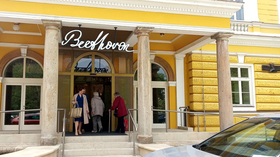 Lázeňský dům Beethoven nově označuje podpis slavného návštěvníka teplických lázní