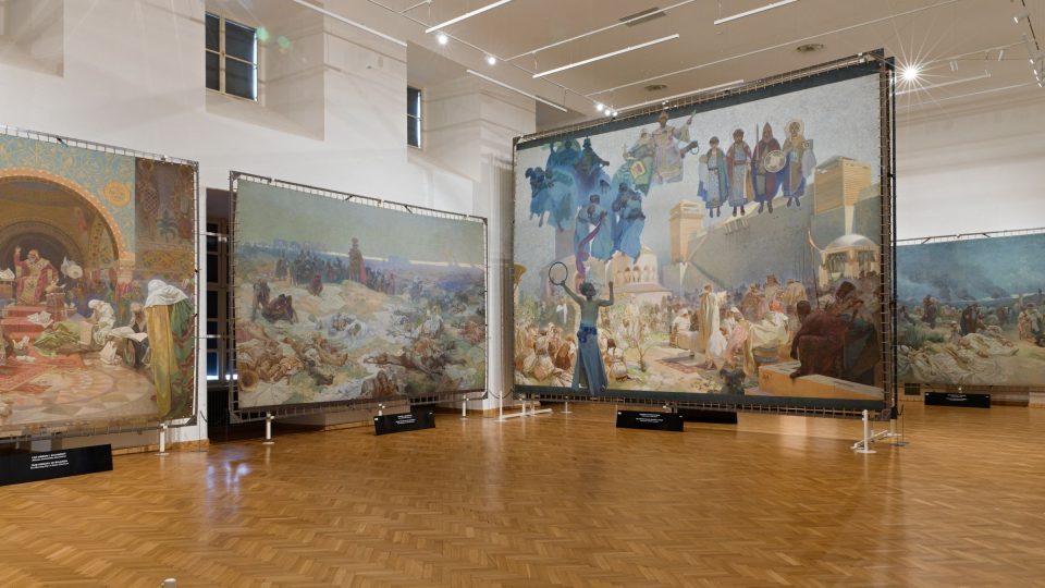 Na dvaceti monumentálních plátnech Alfons Mucha ztvárnil historii slovanských národů