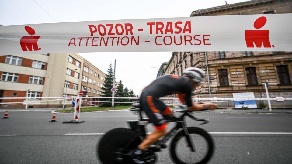 Česko se zapsalo na světovou mapu slavné značky Ironman. Hradec Králové hostil historický závod