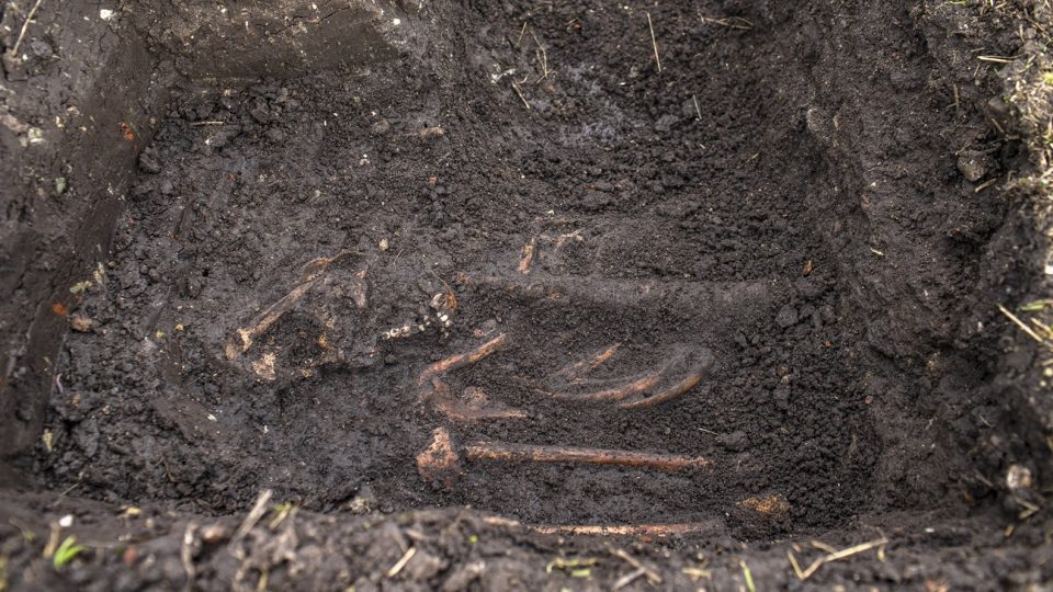 Okolí kaple svatého Václava v polích u Blšan zkoumají archeologové