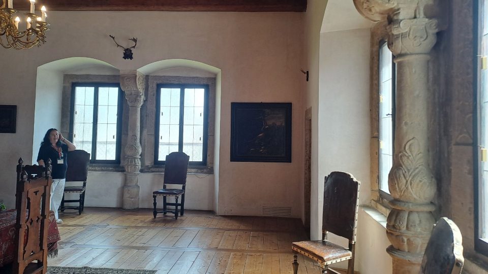 Kastelánka Renata Křížková při prohlídce Dolního zámku | foto: Eva Bucharová, Český rozhlas Kastelánka Renata Křížková při prohlídce Dolního zámku