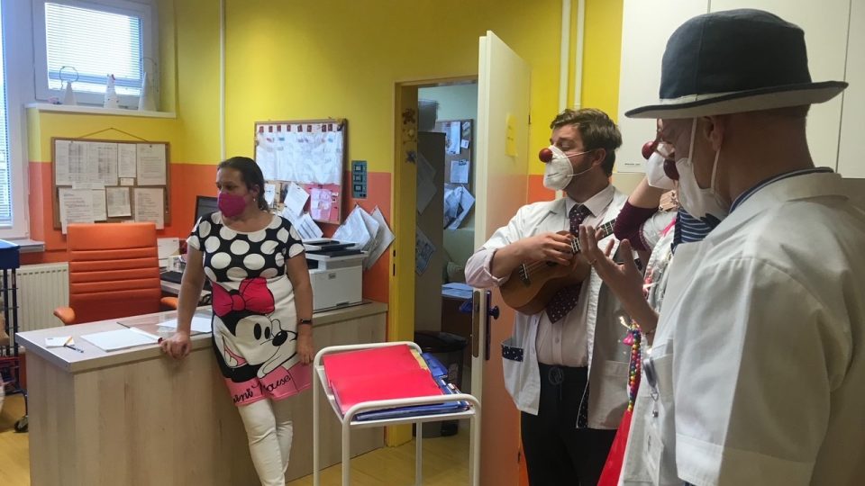 Zdravotní klauni oslavili 20 let svého působení v děčínské nemocnici