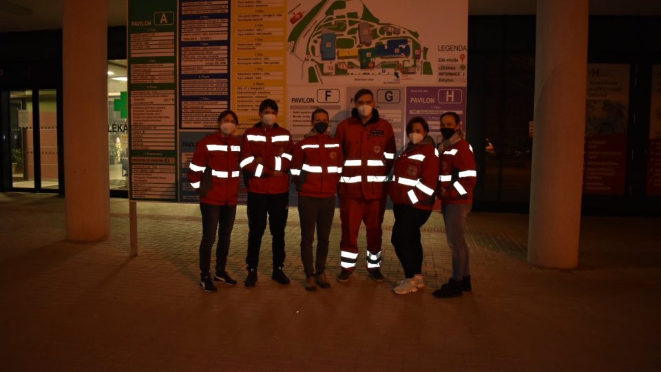 Dobrovolníci ČČK ze severu Čech pomáhali v minulých dnech na covidových jednotkách nemocnice v Karlových Varech