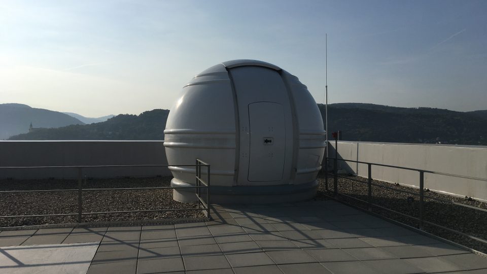 Na střeše je astronomický dalekohled. Kromě studentů bude sloužit i k popularizaci astronomie například u školáků
