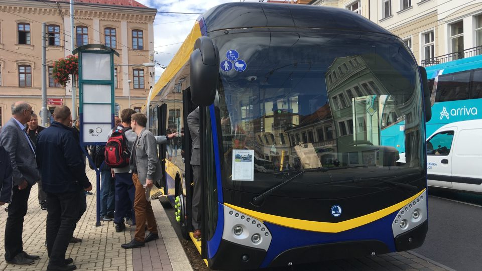 Teplice po 11 letech koupily kloubový trolejbus