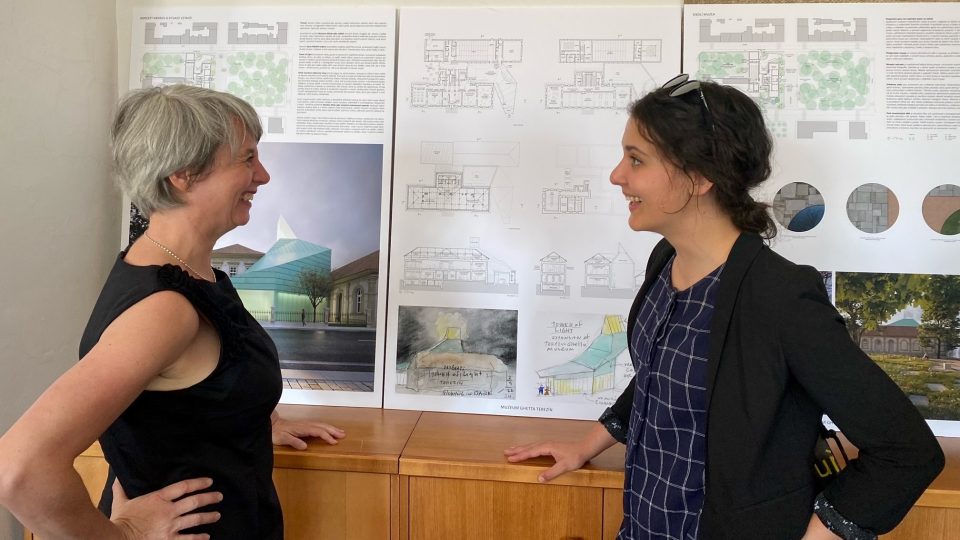 Architektky Marcela Steinbachová a Veronika Tichá představují novou dominantu Muzea ghetta v Terezíně