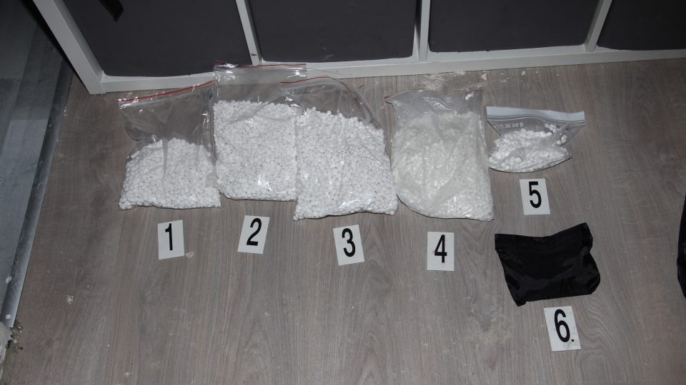 Ústečtí policisté zadrželi pět lidí podezřelých ze zásobování drogové scény na severu Čech pervitinem