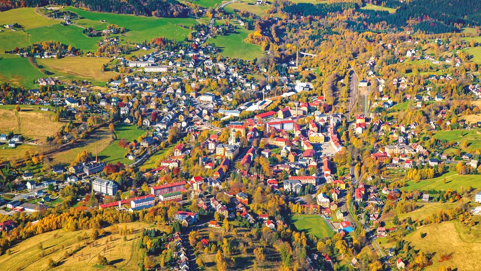 Město Vejprty opticky tvoří s německou obcí Bärenstein jeden celek rozdělený pouze hraničním potokem Polava.  Název města je odvozen z osobního jména Wigberht. Část wig znamenala ve střední horní němčině „boj“ a druhá část „skvělý“