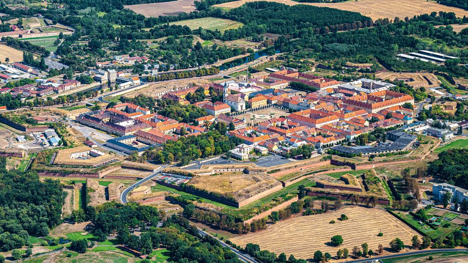 Terezín je pevnostní město nedaleko Litoměřic. Leží na obou stranách řeky Ohře, která jej rozděluje na Malou a Hlavní pevnost Terezín. Pevnost byla založena roku 1780 Josefem II. Roku 1782 byla prohlášena svobodným královským městem