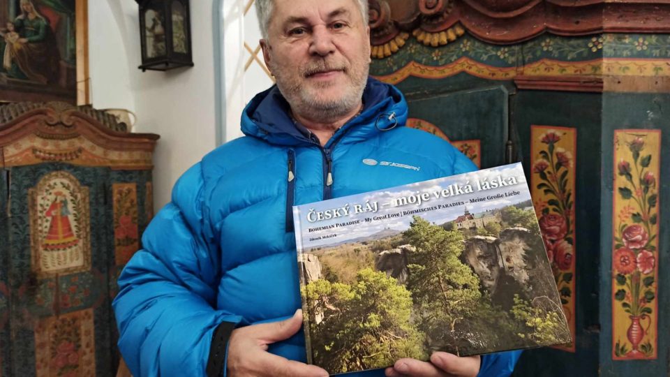 Ornitolog, fotograf, spisovatel a filmař Zdeněk Mrkáček se svou novou knihou o Českém ráji