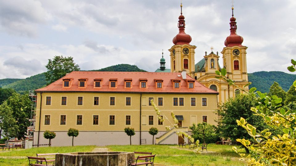 Klášterní zahrada, klášter a bazilika Navštívení Panny Marie v Hejnicích