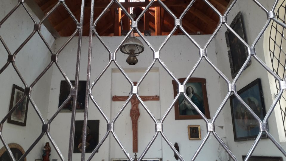 Interiér kaple v Horním Chlumu