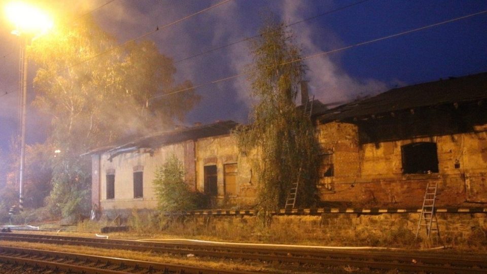 Požár staré budovy na východním nádraží v Děčíně