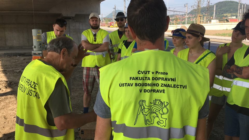Specialisté testují nové mostní konstrukce na Vilsnické spojce v Děčíně