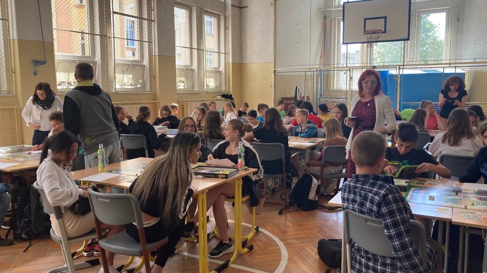 Žáci základní školy Máchovo náměstí v Děčíně se učí, jak nakládat s financemi během celého života