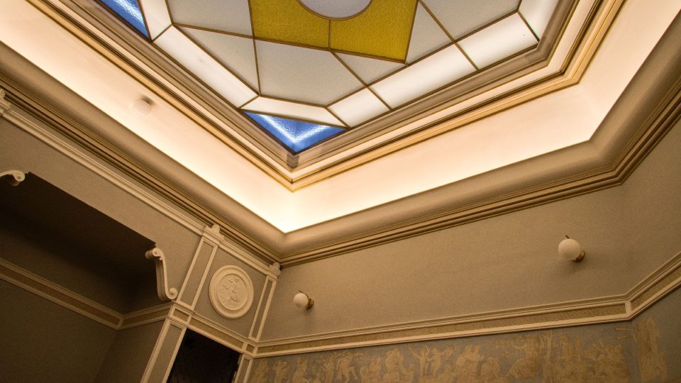 Interiéry paláce jsou veřejnosti přístupné jen při komentovaných prohlídkách | foto: Jaroslav Hoření, Český rozhlas Interiéry paláce jsou veřejnosti přístupné jen při komentovaných prohlídkách
