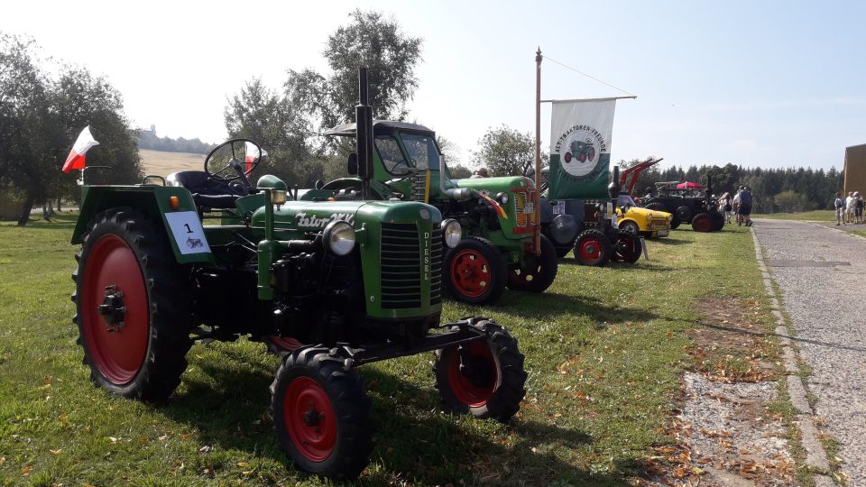 Fojtovická farma na jeden den oživila slávu starých traktorů