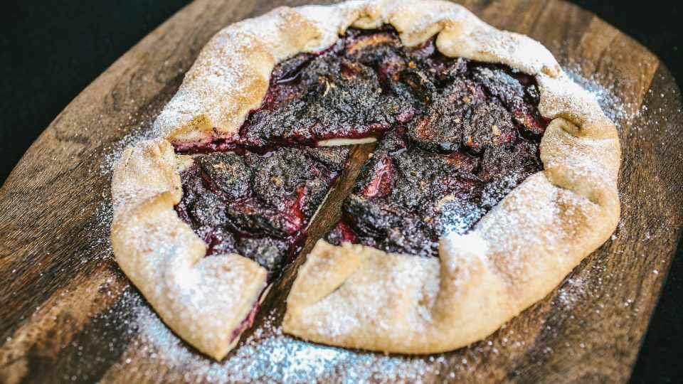 Švestkový koláč typu galetka | foto: Jana Volková Švestkový koláč typu galetka