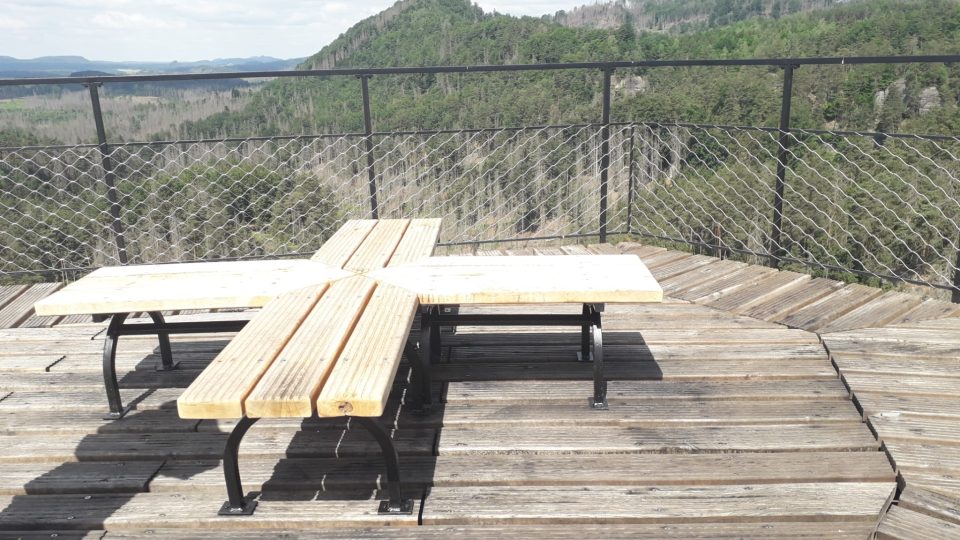 Na skalní hrádek Šaunštejn ve Vysoké Lípě vedou nová schodiště a žebříky