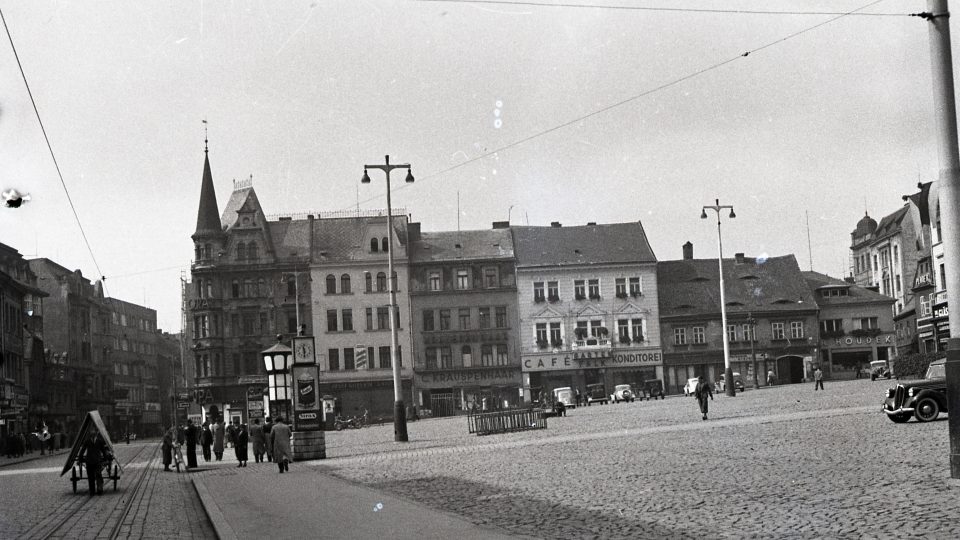 Mírové náměstí (zhruba kolem roku 1930)