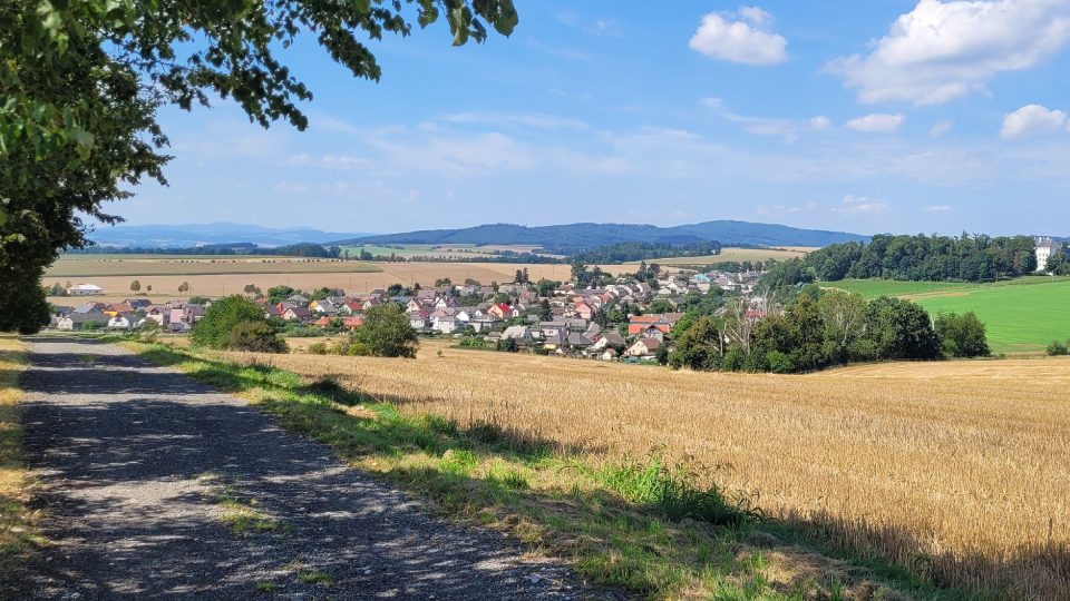 Od kaple je překrásný výhled nejen na Úsov ale i do kraje Mohelnické brázdy