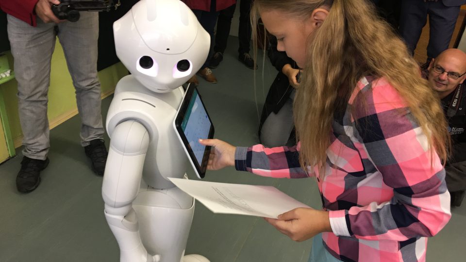 Základní škola v Ústí nad Labem začne testovat robota jako pomocníka učitele 