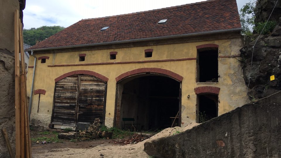 Lidé z Povrl se pustili do záchrany kovárny z 19. století