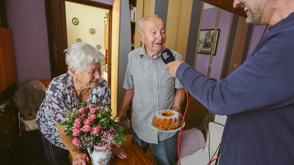 Manželé Strašilovi vítají moderátora Zlaté lásky Patrika Rozehnala