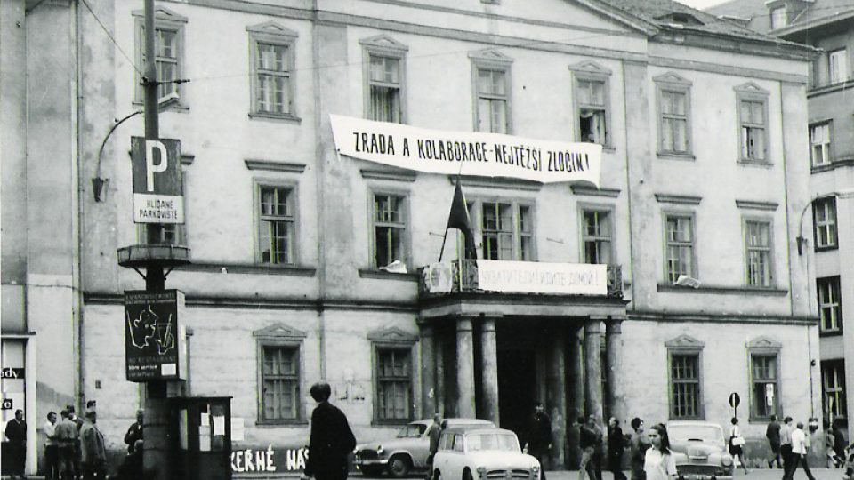 Ústí nad Labem - Mírové náměstí, budova soudu - srpen 1968