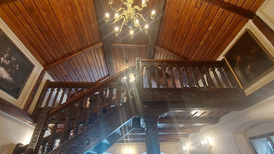 Schodiště v Domě starých časů v Chrasti