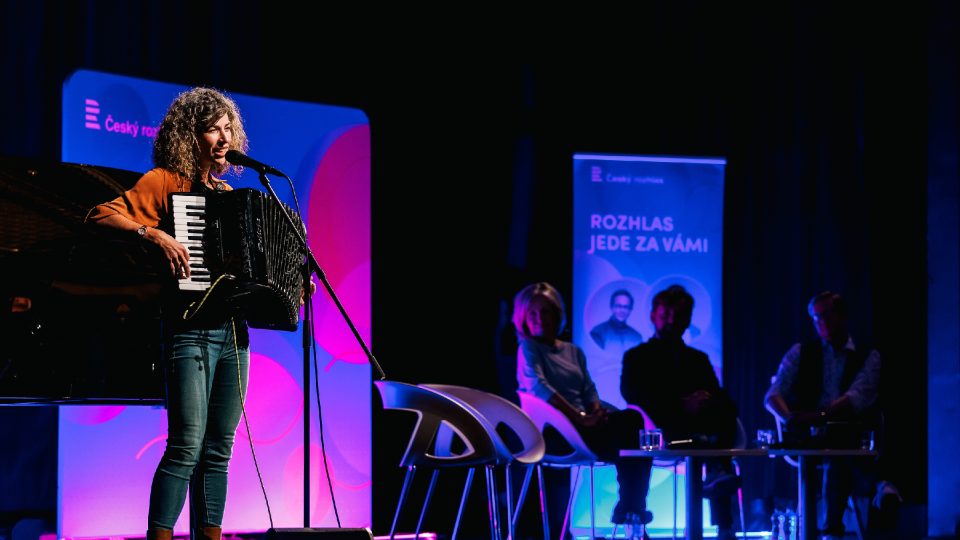 Vystoupila Kaczi, která se doprovázela nejen na harmoniku | foto: Jiří Šeda Vystoupila Kaczi, která se doprovázela nejen na harmoniku