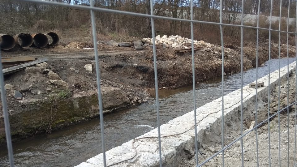 Oprava koryta Bystřice v Kozlíkách u Teplic