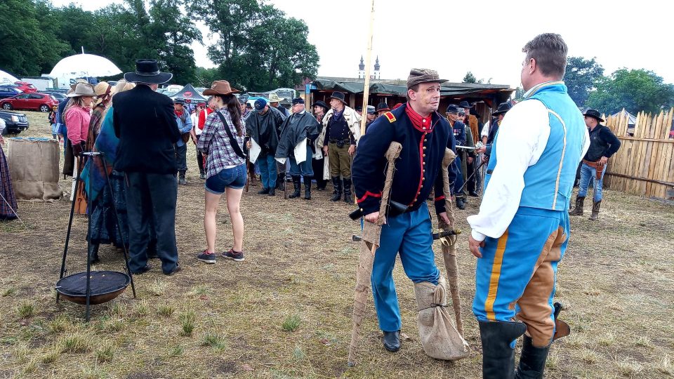 Indiáni a americká kavalérie svedli boj o tábor dřevařů v Březně u Chomutova