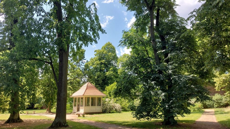 Altán v zámeckém parku