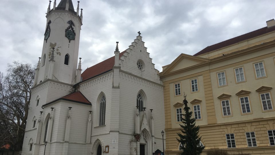 Dělníci začnou opravovat i střechu a fasádu na pravoslavném kostele na Zámeckém náměstí